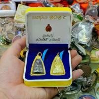 ราคา พระ เลี่ยม ทองเหรียญหลวงปู่ทวดวัดช้างให้ รุ่น 101 ปี เป็นเหรียญเลี่ยมกรอบทองบรรจุในกล่องกำมะหยี่ ชุดละ 2 เหรียญ (1733855568693921692)