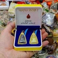 ราคา เหรียญหลวงปู่ทวดวัดช้างให้ รุ่น 101 ปี เป็นเหรียญเลี่ยมกรอบทองบรรจุในกล่องกำมะหยี่ ชุดละ 2 เหรียญ (1735478496094750362)
