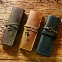 ราคา เรียบง่าย หนังวัว กระเป๋าใส่ปากกา หลายช่อง เรโทร กระเป๋าใส่ดินสอแบบม้วน เชือกผูก หลากสี กระเป๋าใส่ดินสอหนังวัววินเทจ รูปแบบวรรณกรรม (1735369926254691655)