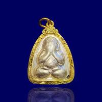 ราคา *แท้ พระปิดตา วัดบ้านไร่ เนื้อเงิน รุ่นปลดหนี้ เลี่ยมกรอบทอง กันน้ำ ไม่ลอก ไม่ดำ ใส่กับทองจริงได้ จี้พระปิดตา จี้พระ พระเครื่อง #ตลาด168การค้า (1732497892767074095)