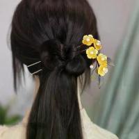 ราคา กิ๊บติดผมโบราณรูปตัวยูสไตล์จีนใหม่ อุปกรณ์เสริมผมฮั่นฝู ตกแต่งผมดอกไม้ทำมือสำหรับชุดเฉิงซัม เหมาะสำหรับผู้หญิง ดูหรูหรามาก คาดผม เกาหลี กิ๊ฟช็อป เน็ต ติด ผม กิ๊บ กล้วย คาด มงกุฎ (1734995326413407339)