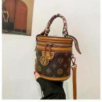 ราคา กระเป๋าทรงถังลายพิมพ์, กระเป๋าถือทรงถังนำโชค, กระเป๋าสะพายข้าง, กระเป๋าเครื่องสำอาง (1735345709628687604)