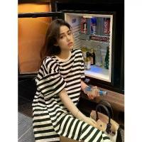 ราคา เดรสยาวคลุมเข่าลายทางสีขาวดำ แขนสั้นสำหรับผู้หญิง ไซส์ใหญ่สำหรับฤดูร้อน ทรงหลวม ช่วยปกปิดหน้าท้อง ดีไซน์มีสไตล์พร้อมดีเทลผ่าข้าง เดรสทันสมัย เดรส ตรุษ จีน เช่า ชุด ดินเนอร์ สี ฟ้า ออก (173484574684207