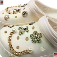 ราคา อุดตัน สไตล์ใหม่ พร้อมสต็อก อุปกรณ์ DIY เพิ่มแฟชั่น รองเท้าสวน Ins ขายร้อน ชุดตกแต่งระดับไฮเอนด์ Unisex ความรู้สึกหรูหรา จี้ พระปางมารวิชัย วัน อาทิตย์ ก ํ า ไ ล ช ื อก ท ี ย น ต (1732863628334434028)