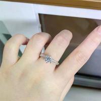ราคา [COD] [Tiktok]แหวนเพชรโมอีส 1-2 กะรัต เหลี่ยมH&A ชูหัวเพชร บ่าข้างฝังเพชรล้อม ชุบทองคำขาว พร้อมใบเซอร์ (1734487046631425814)