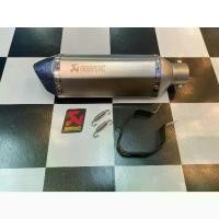 ราคา (ลดเพิ่ม 150.- โค้ด DETNOV30) ท่อ Akrapovic ไทเทปากเคฟล่า ยาว 14 นิ้วทางเข้า 2 อุปกรณ์ สายรัด สปริง จุกลดเสียง มีให (1734590476552143950)