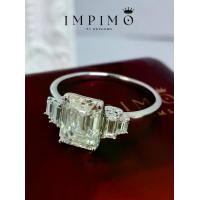 ราคา แหวนเพชรโมซาไนต์แท้ น้ำหนักรวม 3.5 กะรัตจาก Impimo เม็ดชูโมซาไนต์ทรง Emerald Cut ขนาด 3 กะรัต ชูบนตัวเรือนเงินแท้ 925 ชุบทองคำขาว การันตีความแท้และคุณภาพระดับพรีเมียมด้วยใบรับรองจาก GRA (1732397099671