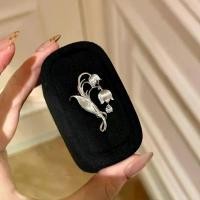 ราคา （ร้อนแรง）เข็มกลัดโบราณ สไตล์อ่อนโยน ประณีต ขัดเงา ลายดอกลิลลี่ออฟเดอะวัลเลย์ สำหรับผู้หญิง เงิน 925 เข็มกลัดรูปหยดน้ำประดับเพชร หรูหรา (1735233767955138090)