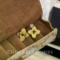 ราคา Chin Old Money House Heavy Craft Retro Lucky Grass Pattern Lucky Clover Brushed Hollow High-end Earrings Light Luxury (1734211443044484230)