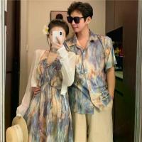 ราคา ชุดคู่รักสำหรับท่องเที่ยว: เสื้อเชิ้ตลำลองสำหรับฤดูร้อนและชุดเดรสสายเดี่ยวสไตล์วันพักผ่อนริมชายหาด ชุด ไป เที่ยว เสื้อ คู่ รัก กีฬา พิมพ์ ลาย (1734743209126758020)
