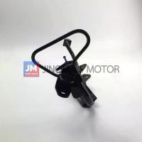 ราคา ♚2NDF74110000 เหล็กพักเท้าหน้า, เหล็กพักเท้ากลาง FOOTREST เเท้ศูนย์ YAMAHA EXCITER 2015-2020☛ (1735524094036575772)