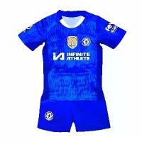 ราคา ชุดฟุตบอลสโมสรเชลซี (เชลซี เอฟซี) รวมเสื้อและกางเกงขาสั้น มันมีโลโก้สปอนเซอร์ "Infinite Athlete", เครื่องหมายการค้าของ Chelsea FC และตราสินค้าอื่น ๆ ที่เกี่ยวข้อง (1732439079931053457)
