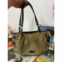 ราคา Used Nine Westกระเป๋าสะพายตัวกระเป๋าเป็นผ้าสายหนังแท้สภาพใหม่มากไม่มีเลอะที่ตัวกระเป๋าสายไม่แตกไม่แห้งข้างในสะอาดแท้100% (1732973741112067353)
