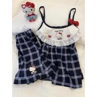 ราคา ชุดนอนสายรัดลายสก๊อต ดีไซน์คิตตี้น่ารักและเซ็กซี่ สำหรับผู้หญิง ชุดฤดูร้อน มาใหม่ เสื้อกั๊กสายรัด กางเกงขาสั้นผู้หญิง ชุดอยู่บ้าน (1731667588632708712)