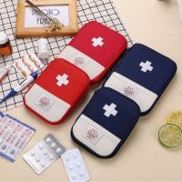 ราคา กระเป๋ายาแบบพกพาขนาดเล็กกระเป๋าปฐมพยาบาลสำหรับเดินทางกระเป๋าเก็บยาชุดเอาตัวรอดกล่องยาฉุกเฉินกลางแจ้งตั้งแคมป (1731822364421097749)