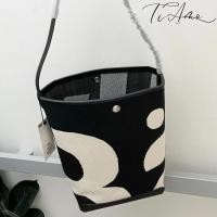 ราคา กระเป๋า Rally รุ่น The Bag ลายโลโก้ ทอ สีน้ำเงิน (1732117789964536673)