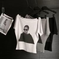 ราคา เสื้อโอเวอร์ไซส์วินเทจ แฟชั่นเกาหลี ปาดไหล่ ข้างเดียว สีเทา สกีนลาย เสื้อยืดสวยๆผู้หญิงที่กําลังฮิต คอกว้าง ทรงหลวม ใส่สบาย เข้ากับทุกสไตล์ สาวแซ่บสไตล์ สาวอวบใส่ได้ (1732000030957405780)