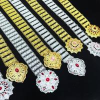 ราคา เข็มขัดโลหะประดับด้วย rhinestones เข็มขัดรัดตัวแบบไทยโบราณ สีทองหรือสีเงิน สวยมาก (1729885983765334130)