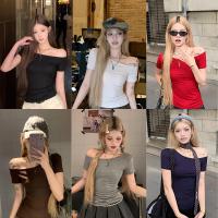 ราคา 6สี เสื้อยืดผู้หญิง เสื้อปาดไหล่เเขนสั้น สีพื้น เซ็กซี่ เเปะหน้า สาวอวบใส่ได้ #EL303 (1731192878597375273)