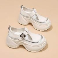 ราคา รองเท้าส้นสูง JINxCHOY สไตล์อังกฤษ หัวกลม รองเท้าผู้หญิง Mülller ทำจากหนัง PU ทันสมัย พื้นรองเท้าโฟม หัวเข็มขัดตรงแบบซ่อน ส้นกลาง เหมาะสำหรับชุดลำลอง SS24 (1732042306200896921)