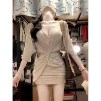 ราคา เดรสผู้หญิง คอวี จีบ กระโปรงรัดรูป เอวรัดรูป สีล้วน สไตล์สาวฮอต เรียบหรู เซ่อ เรียบง่าย ลำลอง มาใหม่ (1731579263284250340)