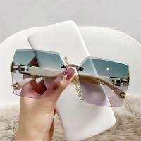 ราคา แว่นกันแดดแฟชั่น สำหรับผู้หญิง ป้องกัน UV400 เหมาะสำหรับขับรถและป้องกันรังสียูวี เฉดสีฤดูร้อน ป้องกันรังสี ทรงสี่เหลี่ยม แว่นตา (1730642815766268639)