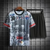 ราคา เสื้อยืด+กางเกงขาสั้น ชุดกีฬา ชุดเซ็ทเสื้อกางเกง ใส่ง่ายเบา พร้อมกางเกงสีดำพิมพ์ลาย + ธง Logoช้าง - เบาสบายระบายอากาศ Sport ออกกำลังกาย (1730801826225818351)