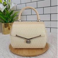 ราคา M04-กระเป๋าผ้าไทย ทรงกล่องมินิ รวมลายไทย หนัง PU เกรดพรีเมี่ยม มีสายปรับได้ 2 ช่องใหญ่ 1 ช่องซิปเล็ก ภายใน 2 ช่อง งานแฮนด์เมด 10 ปี ไม่ตกเทรนด์ (1729680712234076300)