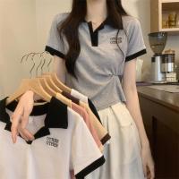 ราคา เสื้อโปโลผู้หญิงเข้ารูป คอวีคอปก กําลังฮิต แฟชั่นมาใหม่ เสื้อผ้าสาวอวบน่ารักๆ เสื้อครอปน่ารักสไตล์มินิมอลสไตล์เกาหลี ไซส์ใหญ่ เสื้อแขนสั้นสวยๆ สีทูโทนม้าก ฤดูร้อนใหม่ ลายปัก M-3XL Polo Girl Lady Women