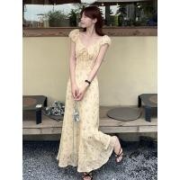 ราคา ชุดแฟชั่นเดรส ลายดอกหวาน ดีไซน์เก๋พิเศษ (1732137732746740817)