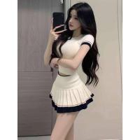 ราคา ชุดเสื้อผ้าสำหรับผู้หญิงผู้ใหญ่ สไตล์ OOTD หรูหรา เสื้อยืดแขนสั้นสีขาวทรงสลิมฟิต กระโปรงสั้นทรงเอ ชุดสองชิ้น สร้อย สมายด์ สาวอวบ (1732326882617099945)