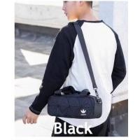 ราคา Adidas 3D Duffle crossbody handbag กระเป๋าถือหรือสะพายรุ่นใหม่ทรงหมอน ตกแต่งด้วยแถบ 3D ที่ดูมีมิติและโลโก้ Trefoil แท้100 (1173214384)