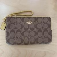 Coach F16109 Double Zip Wallet In Signature Coated Canvas กระเป๋าสตางค์คล้องมือ