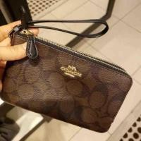 ราคา พร้อมส่ง แท้ New Coach กระเป๋า คล้องมือ 2 ซิป S DOUBLE CORNER ZIP WRISTLET (424685604)