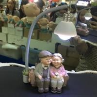 ราคา ตุ๊กตาตายายเรซิ่น แบบยายนั่งอุ้มแมว ตุ๊กตาคู่รักตายาย ตุ๊กตาตายาย แต่งสวน แต่งบ้าน จำนวน 1 คู่ (1008836381)