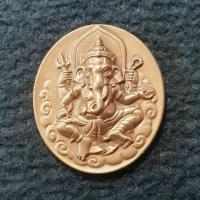 ราคา เหรียญพระพิฆเนศหลัง สัญลักษณ์โอม กรมศิลปากร สำนักช่างสิบหมู่ ปี 2539 พิธีใหญ่ วัดพsะแก้ววังหน้า เนื้oทoงแดง พิมพ์ใหญ่ ไม่ผ่านใช้ผิวเดิมสวย (10433376420)