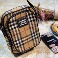 ราคา Burberry กระเป๋าสะพายไหล่กระเป๋าสะพายข้างกระเป๋าผู้ชายกระเป๋ากล้องผ้าใบลายสก๊อตกระเป๋าเป้สะพายหลังแฟชั่นที่สะดวกสบายทุกการแข่งขันกระเป๋าสี่เหลี่ยมเล็กๆของผู้ชาย (12258428525)
