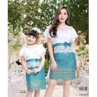 ราคา ชุดไทยประยุกต์ Mae Mali Dress ขาว ฟ้า ชุดไทยครอบครัว ชุดทำบุญ ชุดครอบครัว ชุดไทยสตรี ชุดไทยเด็กหญิง เดรสชุดไทย (12757944932)