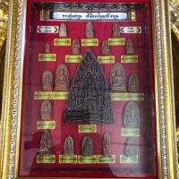 ราคา พระสกุลลำพูน ศรีเมืองหริภุญชัย ลำพูน ชุด19 องค์ เนื้อดินมวลสารเก่า บรรจุในกรอบไม้ปิดกระจก สวยงาม ตั้งบูชาหรือติดฝาผนังได้ ผ่านพิธี พุทธาภิเษก ณ วัดมหาวัน จ ลำพูน ปี62 (5508376869)