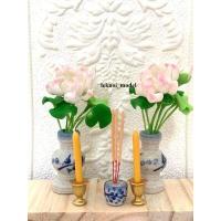 ราคา ชุดบูชา ชุดธูปเทียนพร้อมแจกัน ดอกบัวบานมงคล ดอกสีชมพูขาว สูง 4 ดินปั้น วางหิ้งพระ (5523806189)
