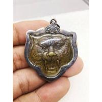 ราคา เหรียญหัวเสือ หลวงพ่อเปิ่น วัดบางพระ รุ่นปืนแตก คงกระพันชาตรี เลี่ยมกรอบเงินเก่าพร้อมใช้งาน Tiger head coin Luang Phor Pern Bang Phra temple broken gun model invulnerable The (10960000960)