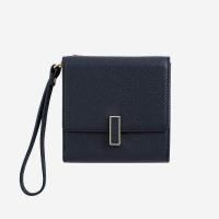 ราคา VERA Valen กระเป๋าสตางค์แบบ 3 ทบ ขนาดพอดีมือ พกพาสะดวกมาพร้อมกับสายคล้องข้อมือ ทำจากหนังวัวแท้ลาย Epsom ช่องใส่บัตร 10 ช่อง ใส่แบงค์ ใส่เหรียญ (15940182946)