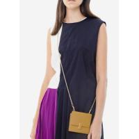 ราคา VERA Valen กระเป๋าสตางค์แบบ 3 ทบ ขนาดพอดีมือ พกพาสะดวกมาพร้อมกับสายคล้องข้อมือ ทำจากหนังวัวแท้ลาย Epsom ช่องใส่บัตร 10 ช่อง ใส่แบงค์ ใส่เหรียญ (16269754111)