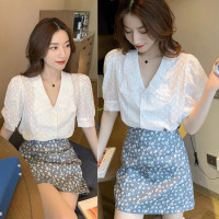 ราคา เสื้อเชิ้ตแขนสั้น สีขาว ลายลูกไม้ฉลุ คอปกทรงมน มีกระดุมหน้า ใส่สบาย (16433862505)