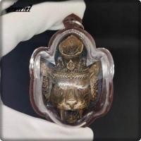 ราคา เศียรปู่เจ้าสมิงพราย เศียรพ่อแก่หน้าเสือ รุ่นขุมทรัพย์เขี้ยวแก้ว หลวงพ่อกาหลงเขี้ยวแก้ว วัดเขาแหลม เลี่ยมกรอบอย่างดี ยักษาราตรี (16821110967)