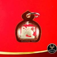 ราคา จี้ สิงห์ งาแกะ หลวงพ่อหอม วัดชากหมาก จ ระยอง พุทธคุณสิงห์งาแกะ เด่นด้านมหาอำนาจ ปกป้องคุ้มครอง เมตตา โชคลาภ เลี่ยมกรอบพลาสติกกันน้ำ (11788639629)