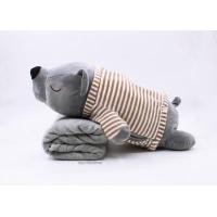 ราคา ตุ๊กตาหมอนผ้าห่ม หมีหลับ น่ารัก นุ่มนิ่ม พร้อมผ้าห่มขนาดประมาณ 70 140 cm (14506539098)