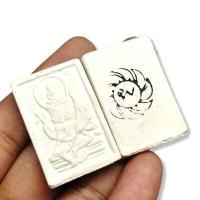 ราคา พระเหนือพรหม หลวงปู่ดู่ วัดสะแก รุ่นแรกเริ่มต้น ด้านหลังประทับยันต์พอพานในกรงจักร อานุภาพเด่นด้านเมตตาบูชาคู่กับพระมหาจักรพรรดิ SD (15411811235)