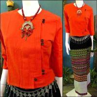 ราคา เสื้อพื้นเมืองผู้หญิง เสื้ออองซาน เสื้อใส่ทำงาน เสื้อผ้าฝ้ายพื้นเมืองกระดุมกระลา size อก36 38 40 42 44 46 (7589823215)