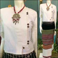 ราคา เสื้อพื้นเมืองผู้หญิง เสื้ออองซาน เสื้อใส่ทำงาน เสื้อผ้าฝ้ายพื้นเมืองกระดุมกระลา size อก36 38 40 42 44 46 (7589823202)